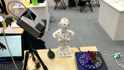 3D scan on tripod with the EinScan-Pro