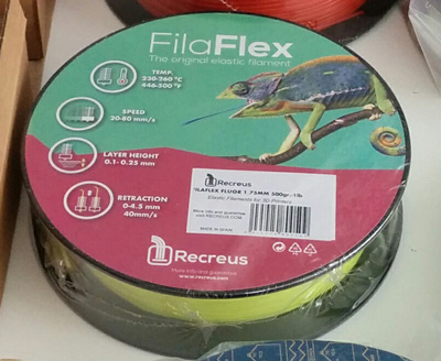 A simple plastic packaging for the Recreus FilaFlex.