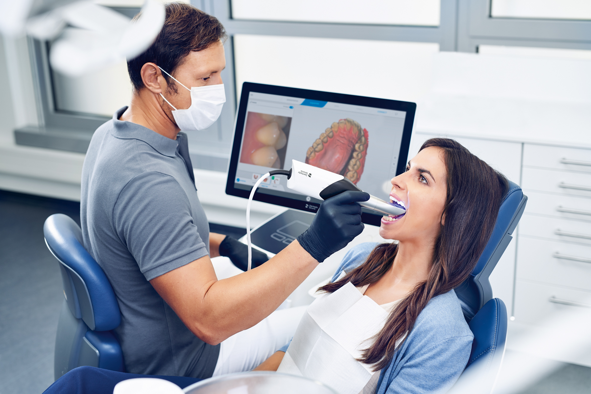 Direct scanning of teeth and gums with a Dentsply Sirona intraoral scanner